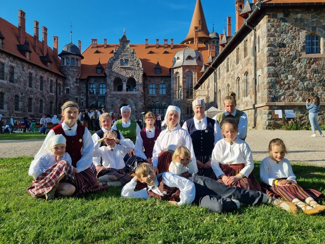 Folkloras kopa "Āravieši"